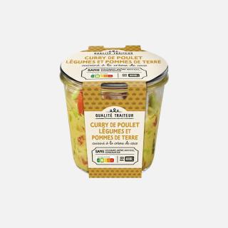 Curry de poulet, légumes et pommes de terre cuisiné à la crème de coco